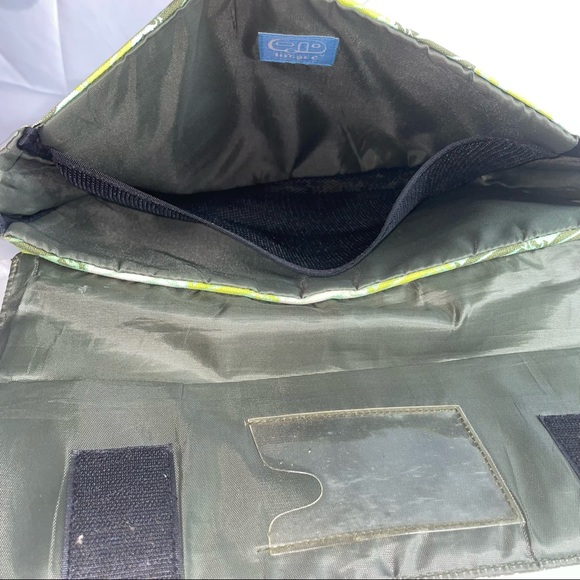 Lifepod Green Floral Print Laptop Case - Picture 6 of 6